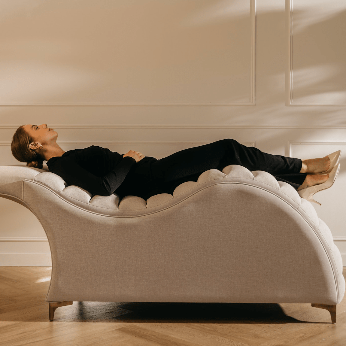 Edda Cloud® Ergonomic Salon Bed IN DURALINEN - Plush + Oak (All)